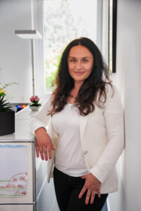 Andreea Schicker, Sekretariat