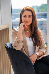 Khatira Kuzyk, Assistenz, Controlling
